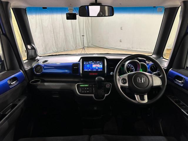 Ｎ－ＢＯＸ ２トーンカラースタイル　Ｇ・Ｌパッケージ　ＥＴＣ　バックカメラ　両側電動スライドドア　ナビ　ＴＶ　衝突被害軽減システム　オートライト　スマートキー　アイドリングストップ　電動格納ミラー　ベンチシート　ＣＶＴ（6枚目）