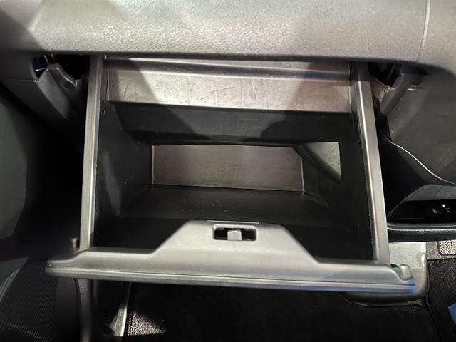 Ｎ－ＢＯＸ ２トーンカラースタイル　Ｇ・Ｌパッケージ　ＥＴＣ　バックカメラ　両側電動スライドドア　ナビ　ＴＶ　衝突被害軽減システム　オートライト　スマートキー　アイドリングストップ　電動格納ミラー　ベンチシート　ＣＶＴ（41枚目）