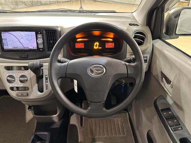 ミライース Ｌ　ＳＡ　ナビ　ＴＶ　衝突被害軽減システム　キーレスエントリー　アイドリングストップ　ＣＶＴ　盗難防止システム　ＡＢＳ　ＥＳＣ　ＣＤ　ＤＶＤ再生　　Ｂｌｕｅｔｏｏｔｈ　ＡＢＳ　エアバッグ　パワーウインドウ（7枚目）