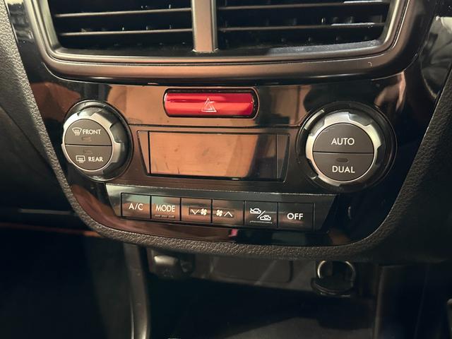 手の届きやすいところで簡単操作ができる空調付き！オールシーズンお好みの温度調節ができます。