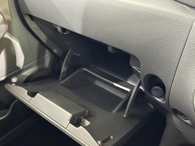 キューブ １５Ｘ　Ｖセレクション　ＥＴＣ　バックカメラ　ナビ　ＴＶ　オートライト　スマートキー　電動格納ミラー　ベンチシート　ＣＶＴ　ＣＤ　ＤＶＤ再生　Ｂｌｕｅｔｏｏｔｈ　盗難防止システム　衝突安全ボディ（31枚目）