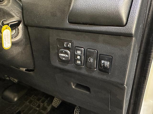 タウンエースバン ＧＬ　４ＷＤ　ドライブレコーダー　ＥＴＣ　ナビ　両側スライドドア　キーレスエントリー　ＡＴ　ＣＤ　ＤＶＤ再生　エアコン　ＡＢＳ（13枚目）