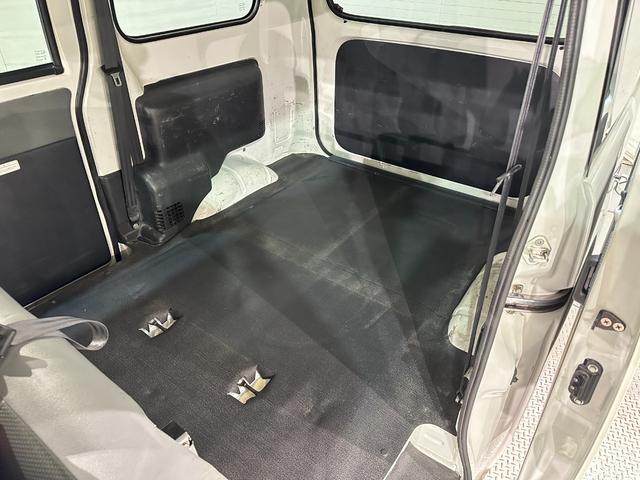 タウンエースバン ＧＬ　４ＷＤ　ドライブレコーダー　ＥＴＣ　ナビ　両側スライドドア　キーレスエントリー　ＡＴ　ＣＤ　ＤＶＤ再生　エアコン　ＡＢＳ（33枚目）