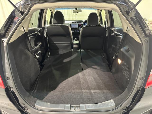 フィットハイブリッド Ｌパッケージ　ハイブリッド　ＥＴＣ　バックカメラ　ナビ　オートクルーズコントロール　オートライト　ＬＥＤヘッドランプ　スマートキー　電動格納ミラー　ＡＴ　盗難防止システム　衝突安全ボディ　ＣＤ　ＤＶＤ再生（33枚目）