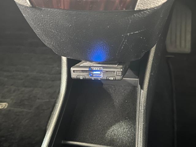 マークＸジオ ２４０　ナビ　ＥＴＣ　バックカメラ　ＴＶ　オートライト　スマートキー　電動格納ミラー　３列シート　ＣＶＴ　ＣＤ　ミュージックプレイヤー接続可　盗難防止システム　衝突安全ボディ　ＡＢＳ　ＥＳＣ　エアコン（7枚目）