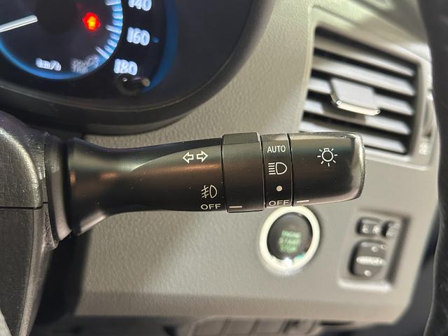 マークＸジオ ２４０　ナビ　ＥＴＣ　バックカメラ　ＴＶ　オートライト　スマートキー　電動格納ミラー　３列シート　ＣＶＴ　ＣＤ　ミュージックプレイヤー接続可　盗難防止システム　衝突安全ボディ　ＡＢＳ　ＥＳＣ　エアコン（11枚目）