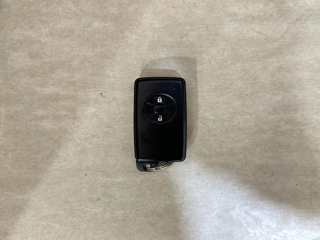 マークＸジオ ２４０　ナビ　ＥＴＣ　バックカメラ　ＴＶ　オートライト　スマートキー　電動格納ミラー　３列シート　ＣＶＴ　ＣＤ　ミュージックプレイヤー接続可　盗難防止システム　衝突安全ボディ　ＡＢＳ　ＥＳＣ　エアコン（13枚目）