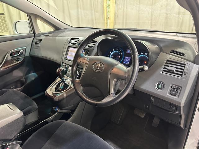 マークＸジオ ２４０　ナビ　ＥＴＣ　バックカメラ　ＴＶ　オートライト　スマートキー　電動格納ミラー　３列シート　ＣＶＴ　ＣＤ　ミュージックプレイヤー接続可　盗難防止システム　衝突安全ボディ　ＡＢＳ　ＥＳＣ　エアコン（24枚目）