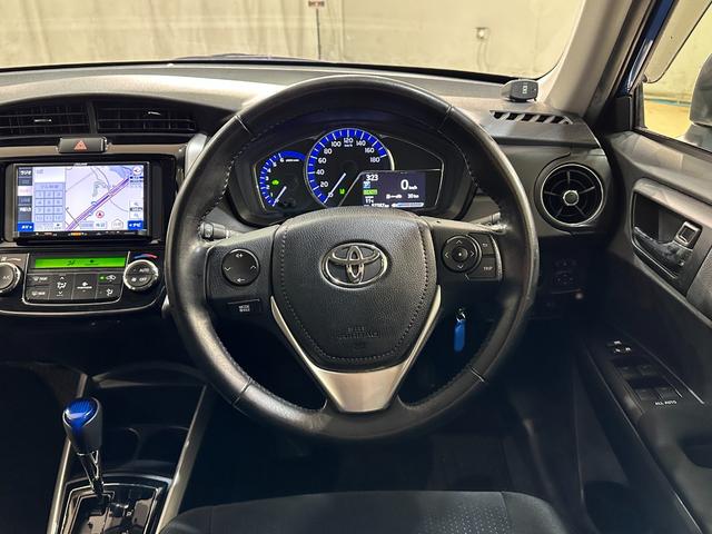 カローラフィールダー ハイブリッドＧ　ドライブレコーダー　ＥＴＣ　バックカメラ　ナビ　衝突被害軽減システム　オートマチックハイビーム　キーレスエントリー　電動格納ミラー　ＣＶＴ　衝突安全ボディ　ＡＢＳ　ＥＳＣ　ＣＤ　パワーウインドウ（6枚目）