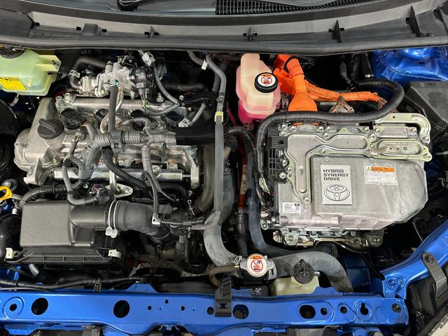 カローラフィールダー ハイブリッドＧ　ドライブレコーダー　ＥＴＣ　バックカメラ　ナビ　衝突被害軽減システム　オートマチックハイビーム　キーレスエントリー　電動格納ミラー　ＣＶＴ　衝突安全ボディ　ＡＢＳ　ＥＳＣ　ＣＤ　パワーウインドウ（22枚目）