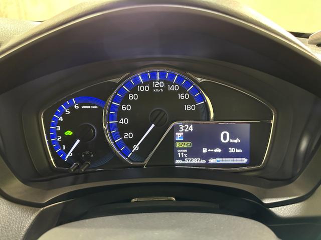 カローラフィールダー ハイブリッドＧ　ドライブレコーダー　ＥＴＣ　バックカメラ　ナビ　衝突被害軽減システム　オートマチックハイビーム　キーレスエントリー　電動格納ミラー　ＣＶＴ　衝突安全ボディ　ＡＢＳ　ＥＳＣ　ＣＤ　パワーウインドウ（39枚目）