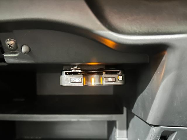 ノート ｅ－パワー　Ｂ　ＥＴＣ　ナビ　クリアランスソナー　衝突被害軽減システム　オートライト　スマートキー　電動格納ミラー　衝突安全ボディ　ＡＢＳ　ＥＳＣ　パワーウインドウ　パワーステアリング　エアバッグ　Ｂｌｕｅｔｏｏｔｈ（4枚目）