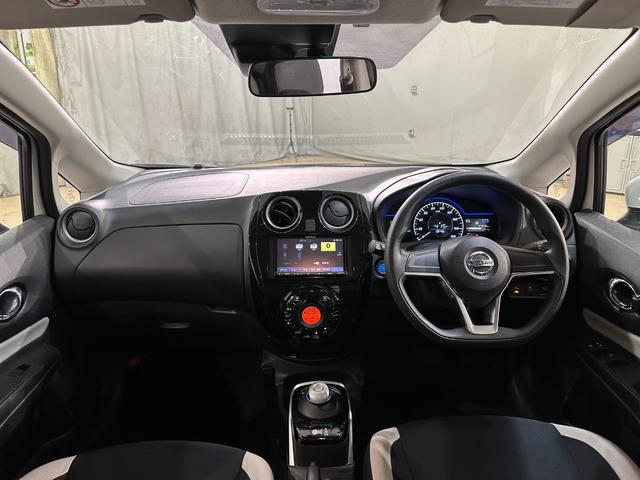 ノート ｅ－パワー　Ｂ　ＥＴＣ　ナビ　クリアランスソナー　衝突被害軽減システム　オートライト　スマートキー　電動格納ミラー　衝突安全ボディ　ＡＢＳ　ＥＳＣ　パワーウインドウ　パワーステアリング　エアバッグ　Ｂｌｕｅｔｏｏｔｈ（5枚目）