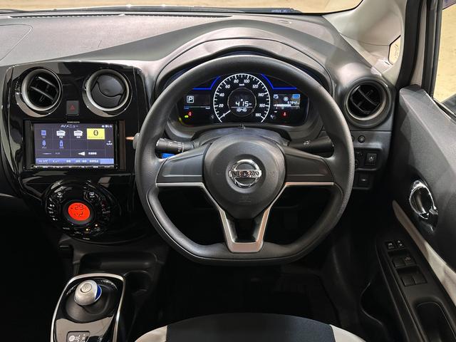 ノート ｅ－パワー　Ｂ　ＥＴＣ　ナビ　クリアランスソナー　衝突被害軽減システム　オートライト　スマートキー　電動格納ミラー　衝突安全ボディ　ＡＢＳ　ＥＳＣ　パワーウインドウ　パワーステアリング　エアバッグ　Ｂｌｕｅｔｏｏｔｈ（6枚目）