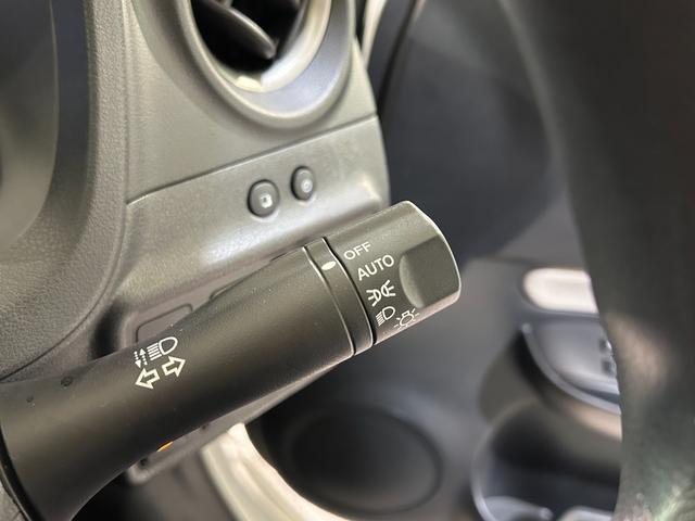 ノート ｅ－パワー　Ｂ　ＥＴＣ　ナビ　クリアランスソナー　衝突被害軽減システム　オートライト　スマートキー　電動格納ミラー　衝突安全ボディ　ＡＢＳ　ＥＳＣ　パワーウインドウ　パワーステアリング　エアバッグ　Ｂｌｕｅｔｏｏｔｈ（13枚目）