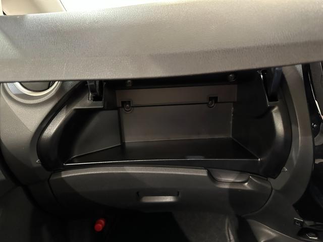 ノート ｅ－パワー　Ｂ　ＥＴＣ　ナビ　クリアランスソナー　衝突被害軽減システム　オートライト　スマートキー　電動格納ミラー　衝突安全ボディ　ＡＢＳ　ＥＳＣ　パワーウインドウ　パワーステアリング　エアバッグ　Ｂｌｕｅｔｏｏｔｈ（30枚目）