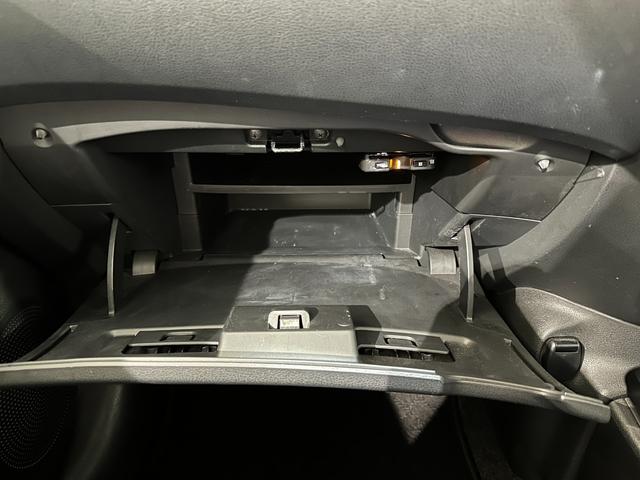 ノート ｅ－パワー　Ｂ　ＥＴＣ　ナビ　クリアランスソナー　衝突被害軽減システム　オートライト　スマートキー　電動格納ミラー　衝突安全ボディ　ＡＢＳ　ＥＳＣ　パワーウインドウ　パワーステアリング　エアバッグ　Ｂｌｕｅｔｏｏｔｈ（39枚目）