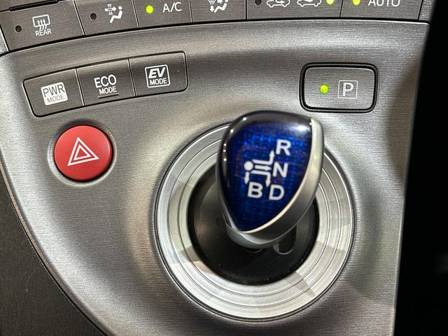 プリウス S ETC バックカメラ ナビ TV アルミホイール オートライト HID CVT スマートキー 電動格納ミラー 盗難防止システム CD Bluetooth 衝突安全ボディ ABS ESC エアコン(11枚目)