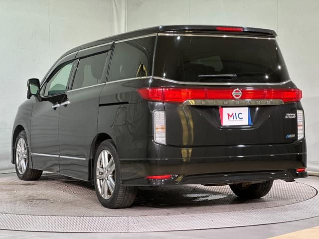 エルグランド ２５０ハイウェイスター　ハーフレザー　バックカメラ　ナビ　ＴＶ　両側電動スライドドア　オートライト　ＨＩＤ　サンルーフ　スマートキー　電動格納ミラー　３列シート　オットマン　Ｗエアコン　アルミホイール　ＣＤ　ＤＶＤ再生（19枚目）