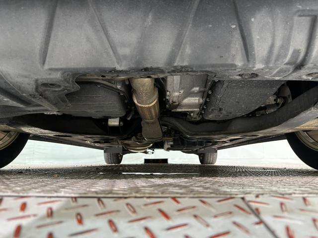 エルグランド ２５０ハイウェイスター　ハーフレザー　バックカメラ　ナビ　ＴＶ　両側電動スライドドア　オートライト　ＨＩＤ　サンルーフ　スマートキー　電動格納ミラー　３列シート　オットマン　Ｗエアコン　アルミホイール　ＣＤ　ＤＶＤ再生（28枚目）