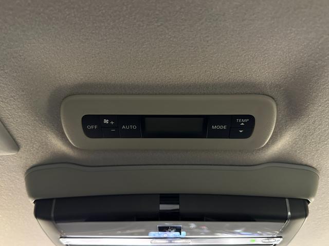 エルグランド ２５０ハイウェイスター　ハーフレザー　バックカメラ　ナビ　ＴＶ　両側電動スライドドア　オートライト　ＨＩＤ　サンルーフ　スマートキー　電動格納ミラー　３列シート　オットマン　Ｗエアコン　アルミホイール　ＣＤ　ＤＶＤ再生（36枚目）