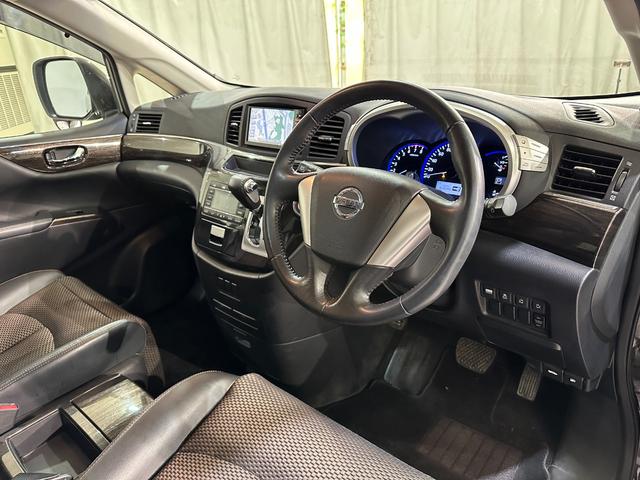 エルグランド ２５０ハイウェイスター　ハーフレザー　バックカメラ　ナビ　ＴＶ　両側電動スライドドア　オートライト　ＨＩＤ　サンルーフ　スマートキー　電動格納ミラー　３列シート　オットマン　Ｗエアコン　アルミホイール　ＣＤ　ＤＶＤ再生（38枚目）