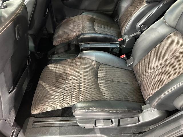 エルグランド ２５０ハイウェイスター　ハーフレザー　バックカメラ　ナビ　ＴＶ　両側電動スライドドア　オートライト　ＨＩＤ　サンルーフ　スマートキー　電動格納ミラー　３列シート　オットマン　Ｗエアコン　アルミホイール　ＣＤ　ＤＶＤ再生（45枚目）