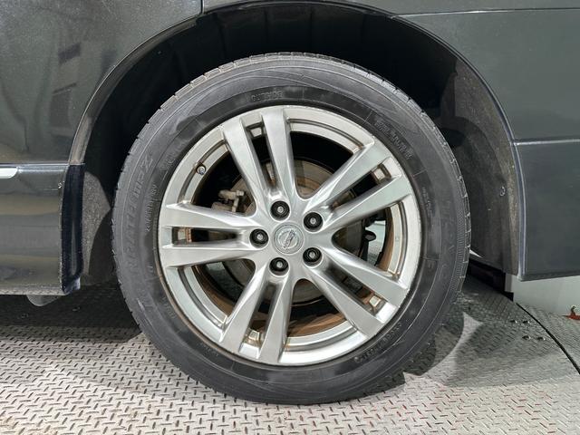 エルグランド ２５０ハイウェイスター　ハーフレザー　バックカメラ　ナビ　ＴＶ　両側電動スライドドア　オートライト　ＨＩＤ　サンルーフ　スマートキー　電動格納ミラー　３列シート　オットマン　Ｗエアコン　アルミホイール　ＣＤ　ＤＶＤ再生（52枚目）