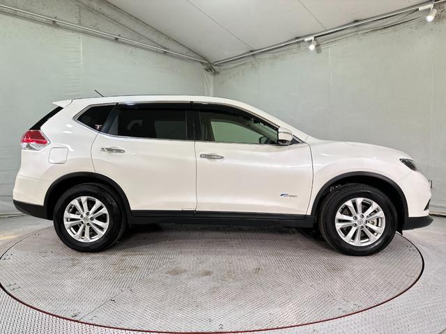 エクストレイル ２０Ｘ　ハイブリッド　エマージェンシーブレーキＰ　ナビ　ワンオーナー　４ＷＤ　ドライブレコーダー　全周囲カメラ　衝突被害軽減システム　オートライト　ＬＥＤヘッドランプ　電動リアゲート　アルミホイール　スマートキー　パワーウインドウ　パワーステアリング（15枚目）