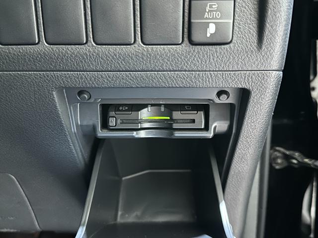 ヴェルファイア ２．４Ｚ　プラチナセレクションＩＩ　タイプゴールド　ワンオーナー　ＥＴＣ　バックカメラ　ナビ　ＴＶ　クリアランスソナー　両側電動スライドドア　オートライト　ＨＩＤ　電動リアゲート　スマートキー　電動格納ミラー　後席モニター　３列シート　オットマン（7枚目）