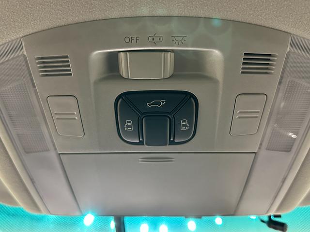 ヴェルファイア ２．４Ｚ　プラチナセレクションＩＩ　タイプゴールド　ワンオーナー　ＥＴＣ　バックカメラ　ナビ　ＴＶ　クリアランスソナー　両側電動スライドドア　オートライト　ＨＩＤ　電動リアゲート　スマートキー　電動格納ミラー　後席モニター　３列シート　オットマン（9枚目）