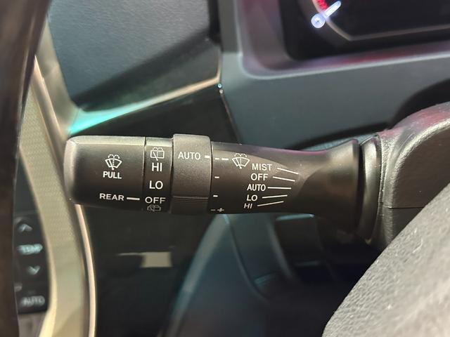 ヴェルファイア ２．４Ｚ　プラチナセレクションＩＩ　タイプゴールド　ワンオーナー　ＥＴＣ　バックカメラ　ナビ　ＴＶ　クリアランスソナー　両側電動スライドドア　オートライト　ＨＩＤ　電動リアゲート　スマートキー　電動格納ミラー　後席モニター　３列シート　オットマン（23枚目）