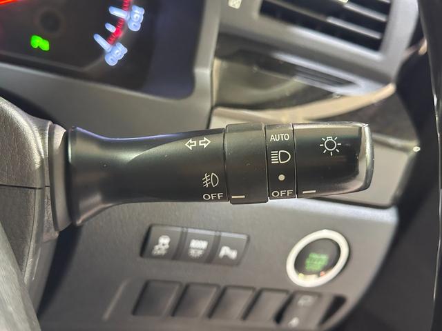 ヴェルファイア ２．４Ｚ　プラチナセレクションＩＩ　タイプゴールド　ワンオーナー　ＥＴＣ　バックカメラ　ナビ　ＴＶ　クリアランスソナー　両側電動スライドドア　オートライト　ＨＩＤ　電動リアゲート　スマートキー　電動格納ミラー　後席モニター　３列シート　オットマン（24枚目）