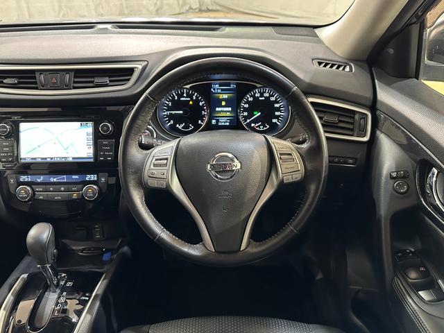 エクストレイル ２０Ｘ　エマージェンシーブレーキパッケージ　ナビ　４ＷＤ　ＥＴＣ　全周囲カメラ　衝突被害軽減システム　ナビ　ＴＶ　オートライト　アルミホイール　スマートキー　アイドリングストップ　シートヒーター　電動格納ミラー　Ｂｌｕｅｔｏｏｔｈ（3枚目）