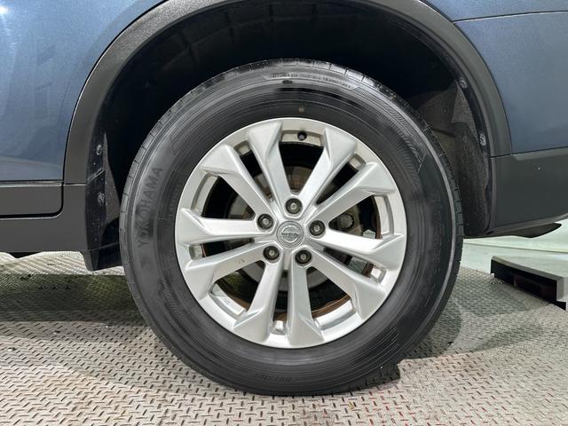 エクストレイル ２０Ｘ　エマージェンシーブレーキパッケージ　ナビ　４ＷＤ　ＥＴＣ　全周囲カメラ　衝突被害軽減システム　ナビ　ＴＶ　オートライト　アルミホイール　スマートキー　アイドリングストップ　シートヒーター　電動格納ミラー　Ｂｌｕｅｔｏｏｔｈ（40枚目）