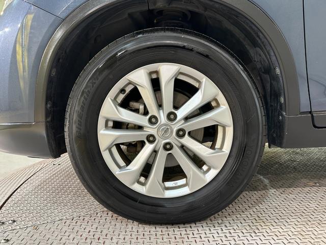 エクストレイル ２０Ｘ　エマージェンシーブレーキパッケージ　ナビ　４ＷＤ　ＥＴＣ　全周囲カメラ　衝突被害軽減システム　ナビ　ＴＶ　オートライト　アルミホイール　スマートキー　アイドリングストップ　シートヒーター　電動格納ミラー　Ｂｌｕｅｔｏｏｔｈ（42枚目）