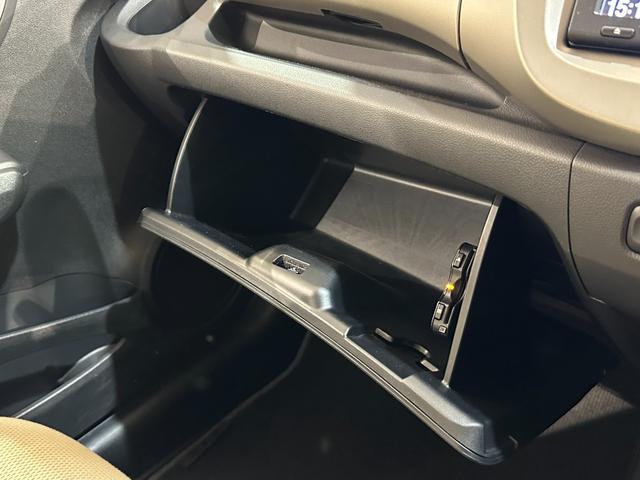 フィットハイブリッド ベースグレード ハイブリッド ドライブレコーダー ETC ナビ オートクルーズコントロール キーレスエントリー CVT 衝突安全ボディ CD ABS エアコン ABS パワーステアリング パワーウインドウ(8枚目)