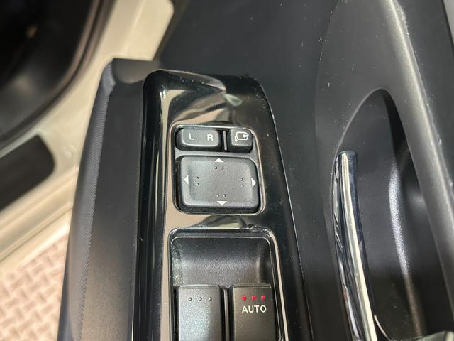 プレマシー ２０Ｅ　ＥＴＣ　バックカメラ　ナビ　ＴＶ　両側電動スライドドア　オートライト　スマートキー　アイドリングストップ　電動格納ミラー　ＡＴ　アルミホイール　ＣＤ　ＤＶＤ再生　ＵＳＢ　ＡＢＳ　エアバック（12枚目）