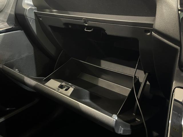 プレマシー ２０Ｅ　ＥＴＣ　バックカメラ　ナビ　ＴＶ　両側電動スライドドア　オートライト　スマートキー　アイドリングストップ　電動格納ミラー　ＡＴ　アルミホイール　ＣＤ　ＤＶＤ再生　ＵＳＢ　ＡＢＳ　エアバック（38枚目）