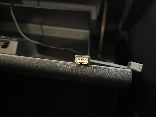 プレマシー ２０Ｅ　ＥＴＣ　バックカメラ　ナビ　ＴＶ　両側電動スライドドア　オートライト　スマートキー　アイドリングストップ　電動格納ミラー　ＡＴ　アルミホイール　ＣＤ　ＤＶＤ再生　ＵＳＢ　ＡＢＳ　エアバック（39枚目）