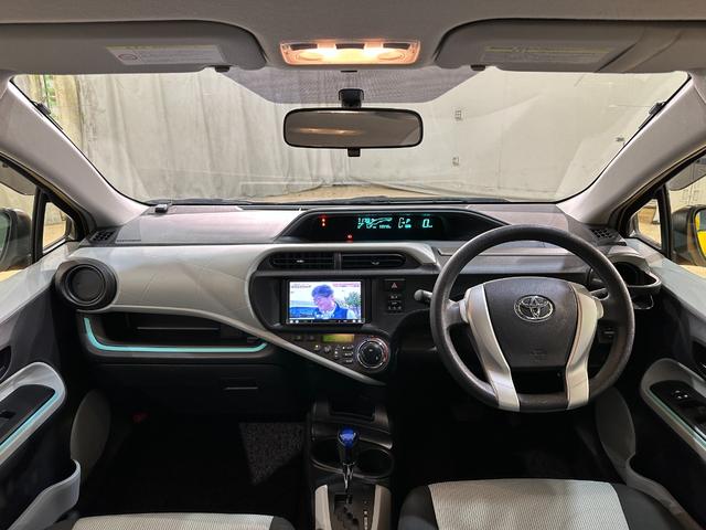 アクア S ETC ナビ TV キーレスエントリー 電動格納ミラー シートヒーター CVT 衝突安全ボディ ABS ESC CD DVD再生 エアコン ABS エアバッグ パワーウインドウ Bluetooth(2枚目)