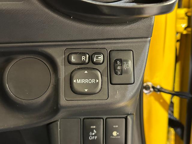 アクア S ETC ナビ TV キーレスエントリー 電動格納ミラー シートヒーター CVT 衝突安全ボディ ABS ESC CD DVD再生 エアコン ABS エアバッグ パワーウインドウ Bluetooth(10枚目)