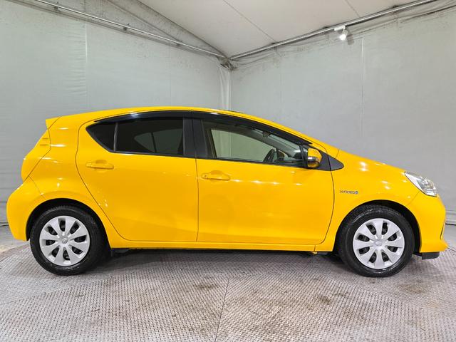 アクア S ETC ナビ TV キーレスエントリー 電動格納ミラー シートヒーター CVT 衝突安全ボディ ABS ESC CD DVD再生 エアコン ABS エアバッグ パワーウインドウ Bluetooth(14枚目)