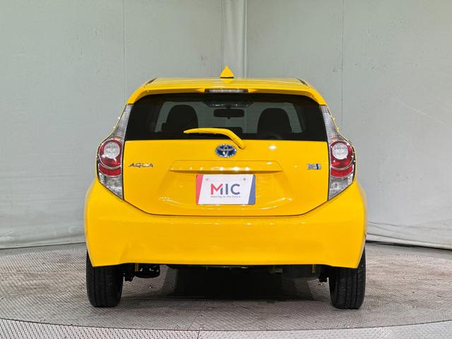 アクア S ETC ナビ TV キーレスエントリー 電動格納ミラー シートヒーター CVT 衝突安全ボディ ABS ESC CD DVD再生 エアコン ABS エアバッグ パワーウインドウ Bluetooth(16枚目)