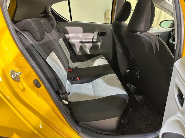 アクア S ETC ナビ TV キーレスエントリー 電動格納ミラー シートヒーター CVT 衝突安全ボディ ABS ESC CD DVD再生 エアコン ABS エアバッグ パワーウインドウ Bluetooth(33枚目)