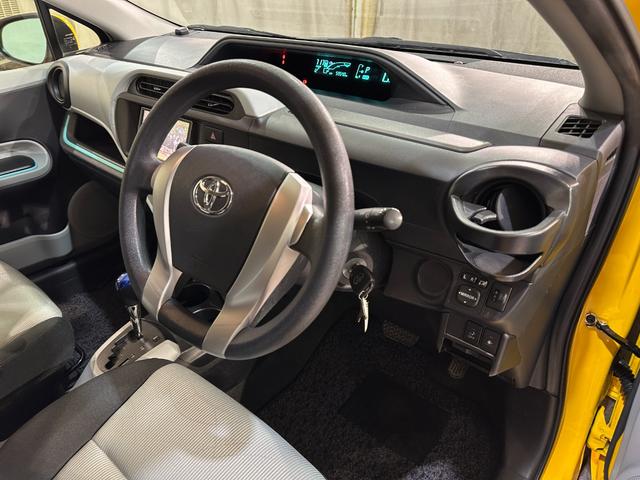 アクア S ETC ナビ TV キーレスエントリー 電動格納ミラー シートヒーター CVT 衝突安全ボディ ABS ESC CD DVD再生 エアコン ABS エアバッグ パワーウインドウ Bluetooth(35枚目)