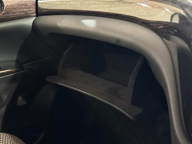 エルグランド 350ハイウェイスター ハーフレザー ドライブレコーダー ETC 全周囲カメラ ナビ TV クリアランスソナー 両側電動スライドドア オートライト HID 電動リアゲート スマートキー 後席モニター 3列シート オットマン(24枚目)