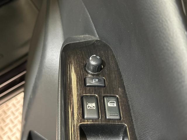 エルグランド 350ハイウェイスター ハーフレザー ドライブレコーダー ETC 全周囲カメラ ナビ TV クリアランスソナー 両側電動スライドドア オートライト HID 電動リアゲート スマートキー 後席モニター 3列シート オットマン(25枚目)