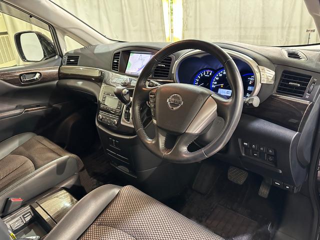 エルグランド 350ハイウェイスター ハーフレザー ドライブレコーダー ETC 全周囲カメラ ナビ TV クリアランスソナー 両側電動スライドドア オートライト HID 電動リアゲート スマートキー 後席モニター 3列シート オットマン(32枚目)