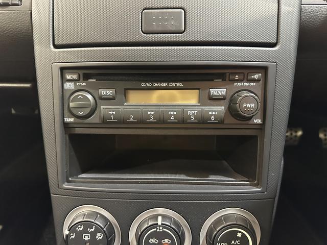 フェアレディＺ ベースグレード　ＭＴ　ＨＩＤ　キーレスエントリー　電動格納ミラー　アルミホイール　盗難防止システム　衝突安全ボディ　ＡＢＳ　ＣＤ　エアコン　パワーステアリング　記録簿　ＡＢＳ　パワーウインドウ　エアバッグ（4枚目）